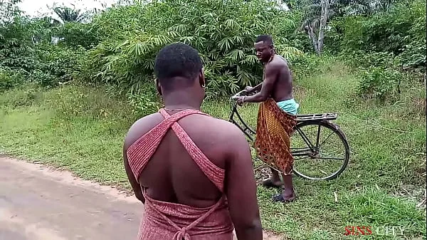 OKONKWO GAVE THE VILLAGE SLAY QUEEN A LIFT WITH HIS BICYCLE, FUCKED HER OUTDOOR